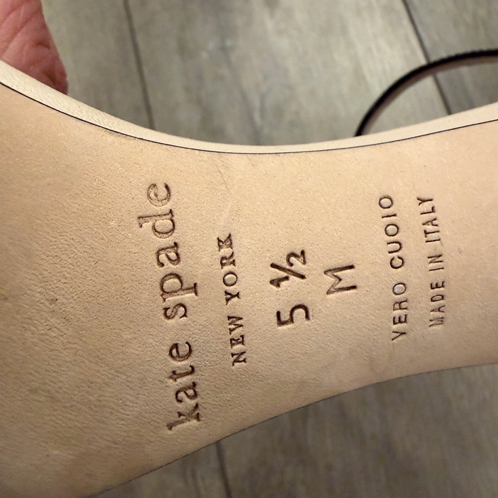 Kate Spade Black and Beige Heels with  Accent - Picture 4 of 5